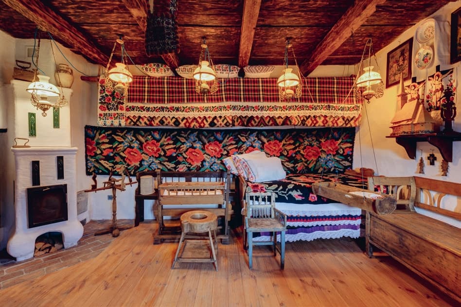 Casa Muzeu — Muzeu la parter, camere la etaj 1