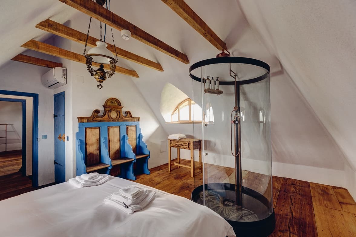 Casa Muzeu — Muzeu la parter, camere la etaj 2